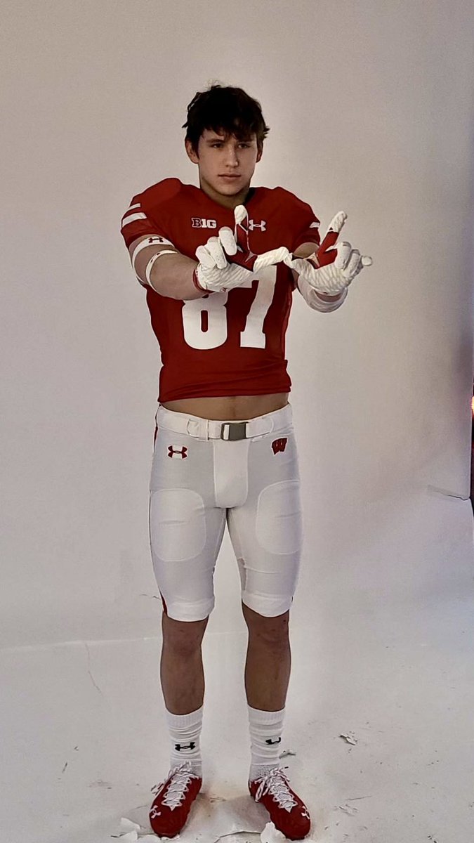 After a great visit today, I am honored to have received my first official offer from my home state UW Madison! Thank you <a href="/CoachFick/">Luke Fickell</a> <a href="/CoachPhilLongo/">Phil Longo</a> <a href="/GinoGuidugli/">Coach Gino Guidugli</a> <a href="/CaseyRabach_61/">Casey Rabach</a> @CoachTurnerUW