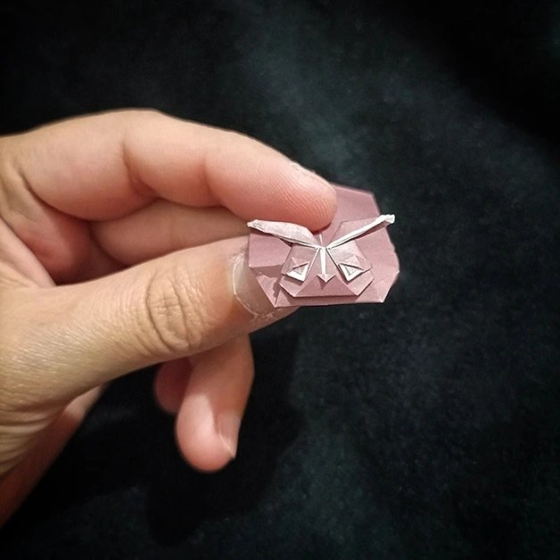 YunYuOrigami's tweet image. Look what a beautiful bunny I have folded, that my friend shared the model with me, thanks ☺️
MODEL: Rebbit Envelope. 
AUTHOR: Wei Lin Chen. 
FOLDED: By me 🙋🏻‍♀️
SHEET: 4cmx8cm bicolor rectangle. 
The diagram can be found in the author&apos;s profile
#origami #origamifun #origamitutorial