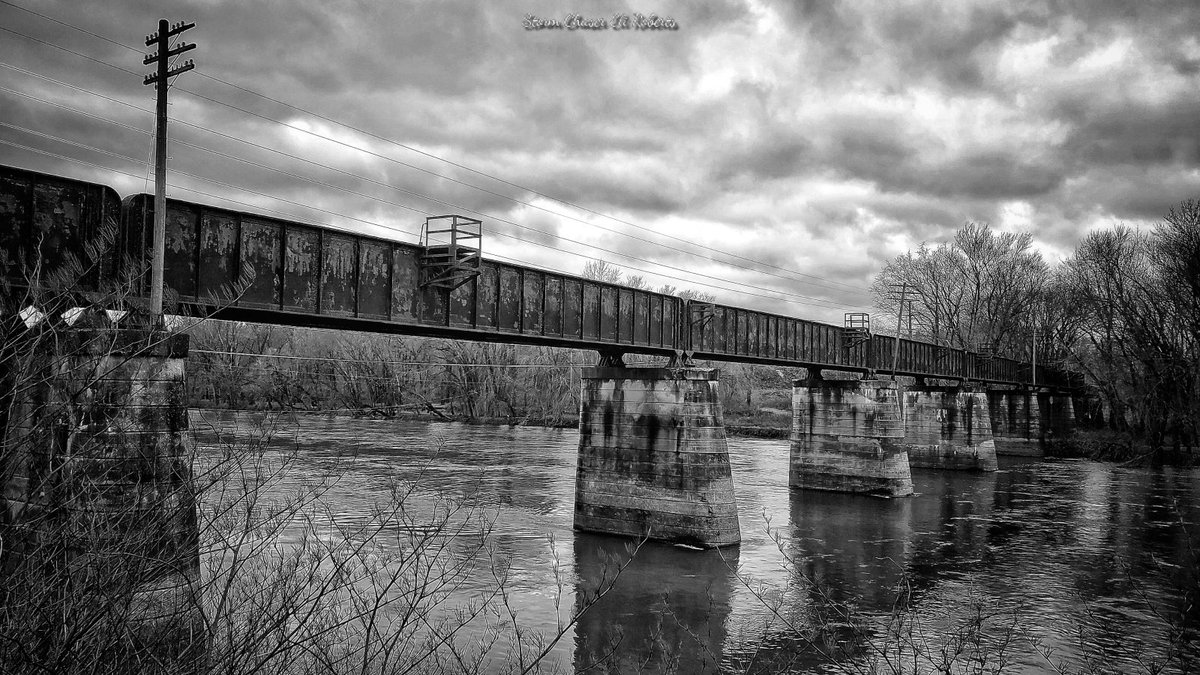 This old rainroad bridge, in Milton, PA, stretches across the West Branch Susquehanna River, is rusted but has a beautiful patina. However, I saw this & wanted to see it in b&w. Wow do I love this!

#PAwx #miltonpa #wxtwitter #susquehannariver #railroad #bridge #railroad