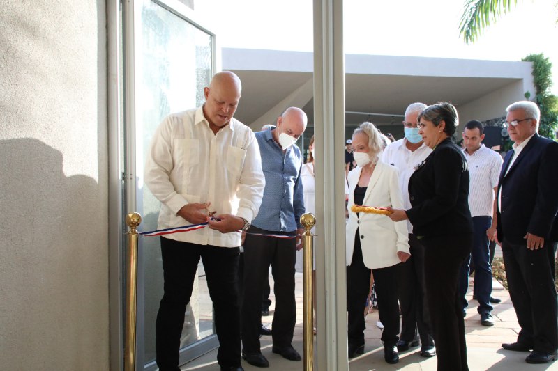 centrofidel's tweet photo. Inaugurada en el #CentroFidelCastroRuz la exposición fotográfica "El rostro de la historia", del artista Alex Castro Soto del Valle. #FidelVive https://t.co/wlOD7vqPlv