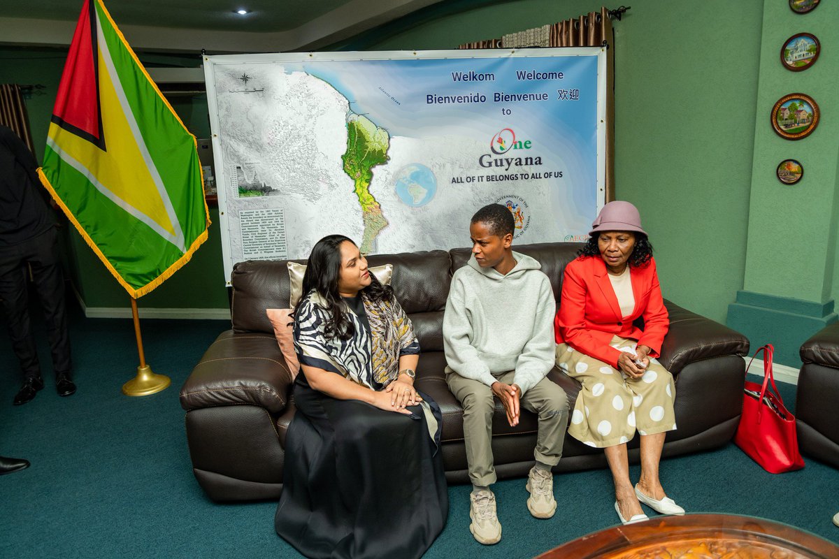 Por cierto, corregimos el mapa de Guyana, Sra. @aryaaligy 

@cotejoinfo @infocracia usando su apátrida fact-check en 3... 2.... 1 @SurinameCentral  #MiMapa