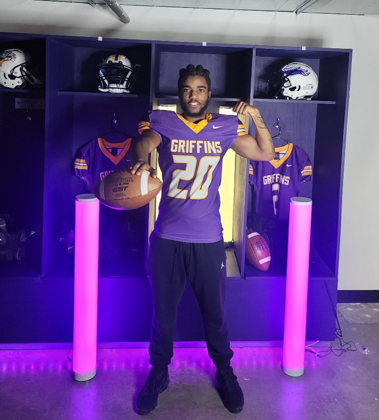 Blessed to receive my first offer from Fontbonne University 
 <a href="/Spitta_4/">Coach Spin</a> @ConsciousBOAH <a href="/Coach_Bullet5/">Jarmelle J. Frazier, M.A.</a> <a href="/Careydavis38/">Carey Davis</a> <a href="/CoachShannn/">Coach Shannon</a> <a href="/CoachBortle/">Austin Bortle</a>
