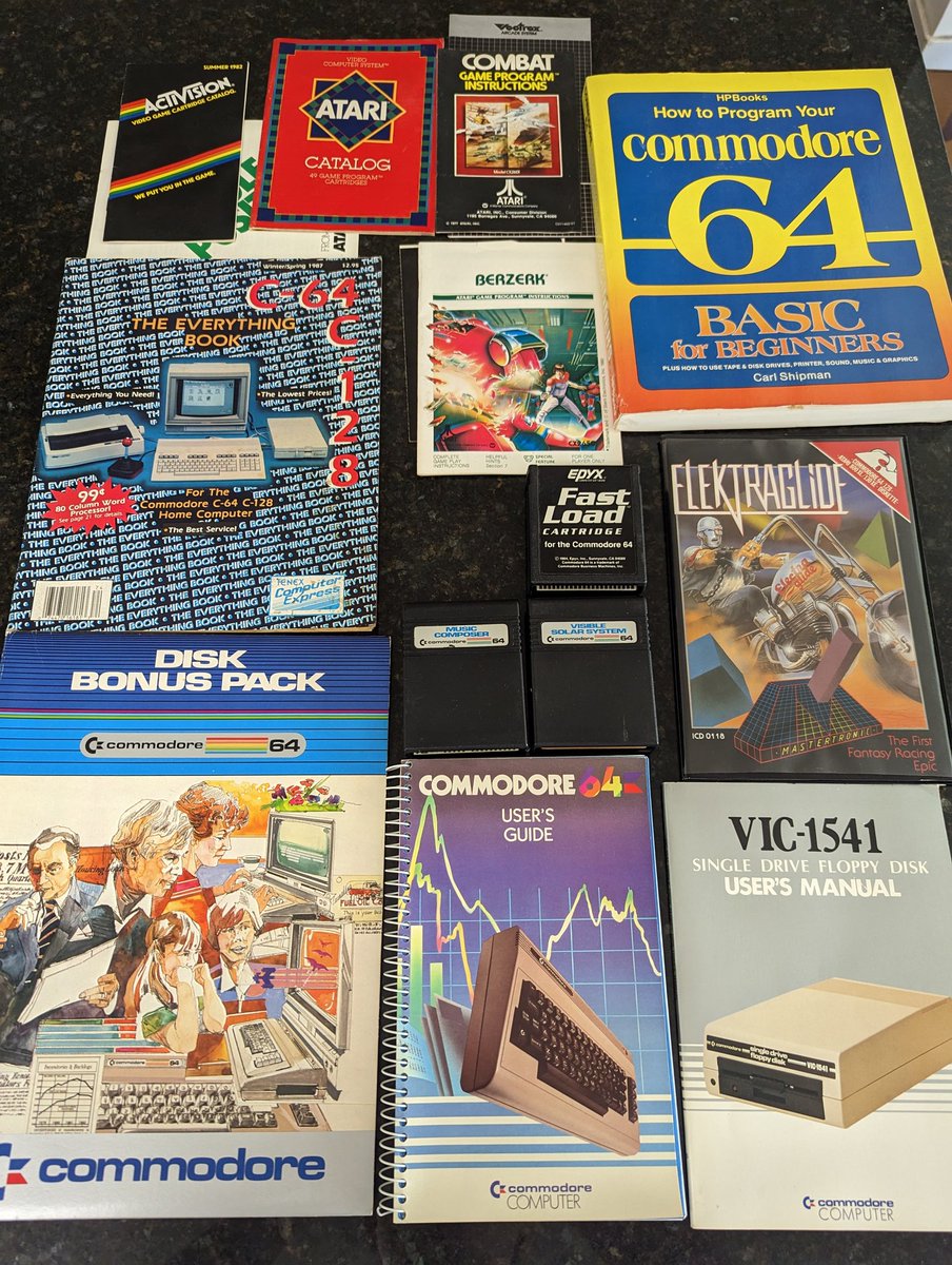 I'm putting my entire #commodore64 collection up for sale. Any interested collectors? Hit me up with your best offer. 
#Commodore #C64 #vintagecomputer #vintagecomputing #retrogaming