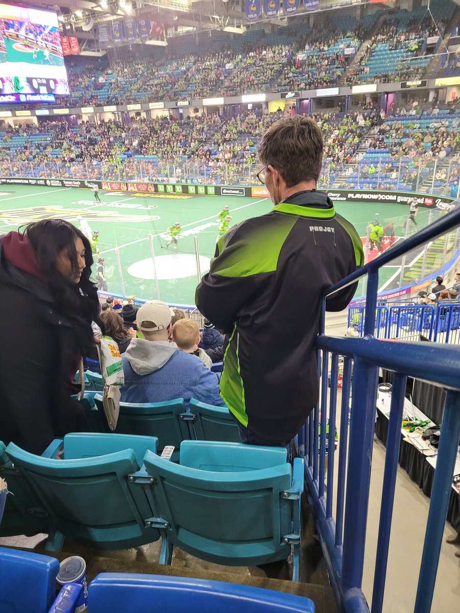 JaniceOwen's tweet photo. Just LOVE paying for a seat and the jack wagon in front of you stands up so you see SQUAT of the play in front of you
#RUSHGAME https://t.co/4KtcQXJ6D9
