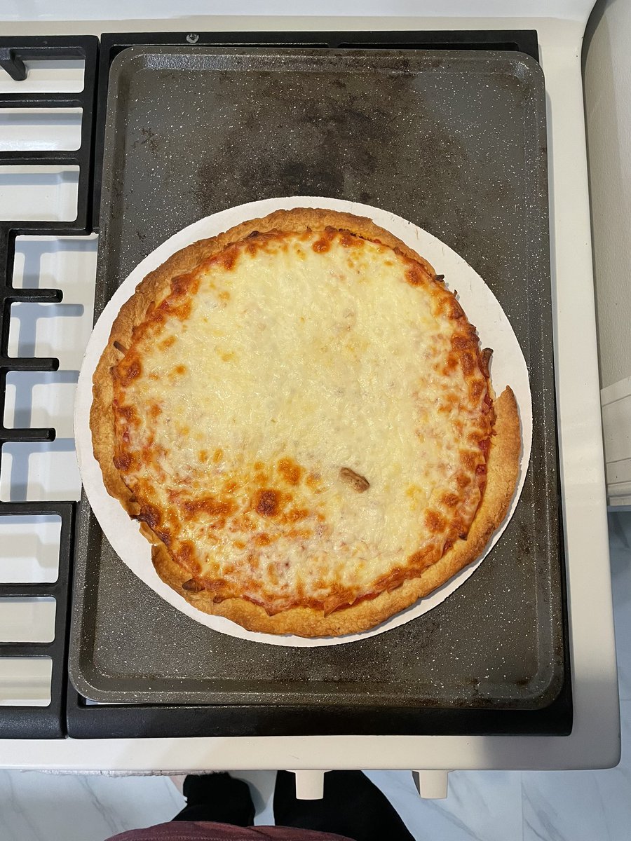 twizzlerfanatic's tweet photo. It’s a @LouMalnatis thin crust cheese pizza kind of night.  Setting a couple slices aside to try cold in the morning.  Follow the directions and you will have the best thin crust pizza ever.  @Kikikins21 and @PotatoskinR can back this up.  #chefskiss #loumalnatis https://t.co/CrXJYORNN6