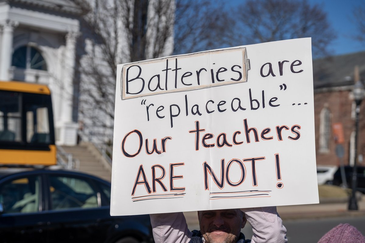 WoburnTeachers's tweet photo. THANK YOU WOBURN!!  Thank you to everyone who showed up to today's rally.  We had 500+ people show.

Thank you to all of the families, the community supporters, local unions, the students, and the businesses who all showed their support!! https://t.co/FgOpBYAo79