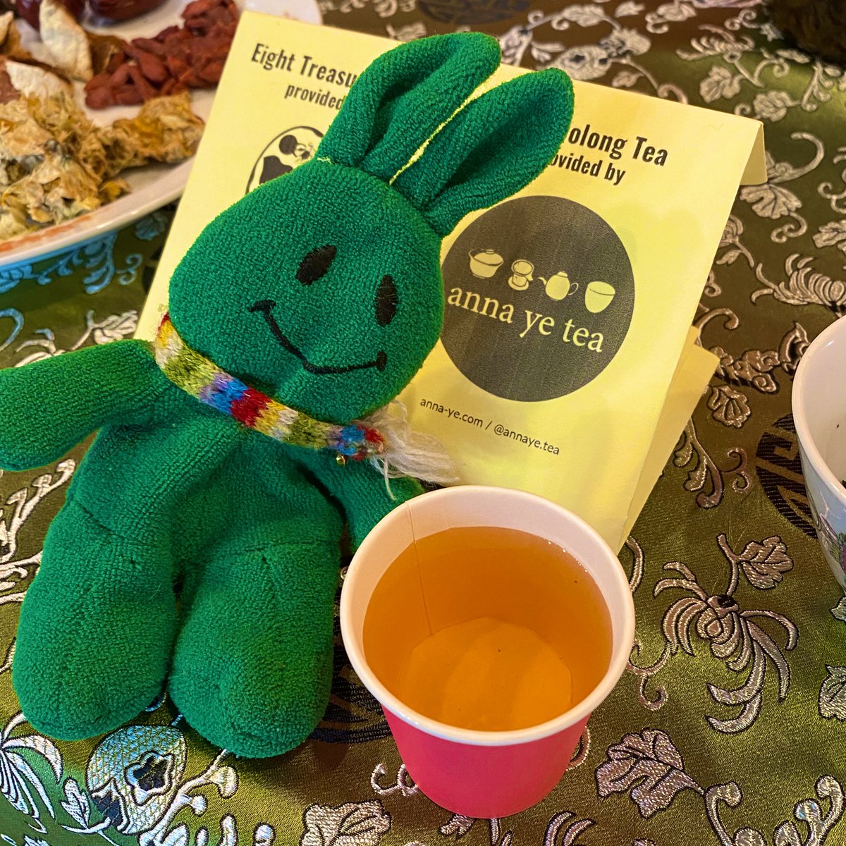 greenietravels's tweet photo. Lunar New Year festivities continue at @thinkchinatown!
.
.
.
#thinkchinatown #lunarnewyearteahouse #bainian華埠 #prosperitytray #pomelo #redoolongtea #doughfigurines #面塑 #springcouplets #春聯 #yearofthegreenie #lunarnewyear https://t.co/Pjtxh0sjbE