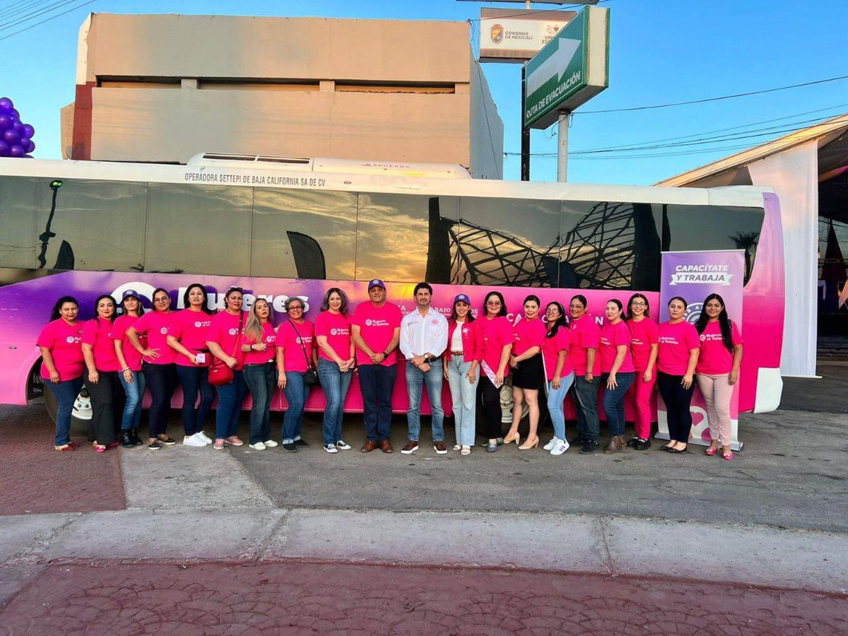 MarinadelPilar's tweet photo. Las mujeres y su bienestar son nuestra priodad. 

Con el programa “Mujeres al Volante”, creamos mayores oportunidades laborales al ofrecer capacitación con perspectiva de género para que mujeres operen el transporte público y, algo muy importante… 

(1/2) https://t.co/39IZZWPZAC