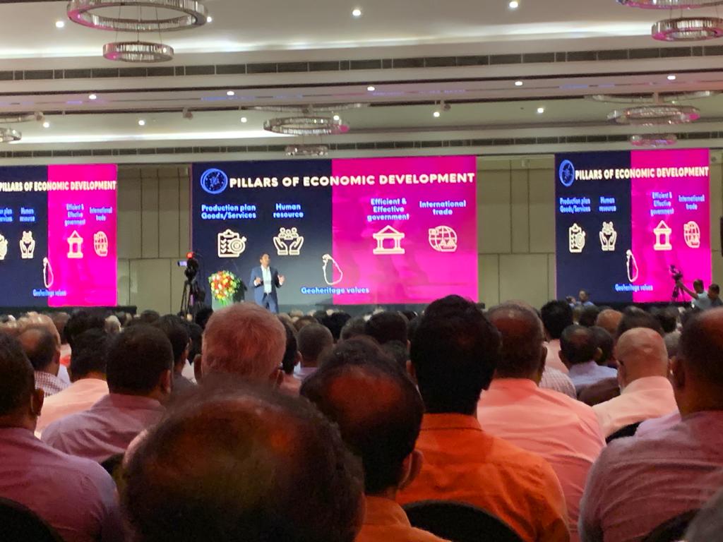 sachinunambs's tweet photo. (1/3)
Attended the #NPP econ forum earlier in the week to see for myself what the voting options were.

Was nice to see @Chathurangaab take his first steps into politics with a good presentation.

Overall, will I vote for the NPP?

 Short answer is No https://t.co/hpuvh80mgC
