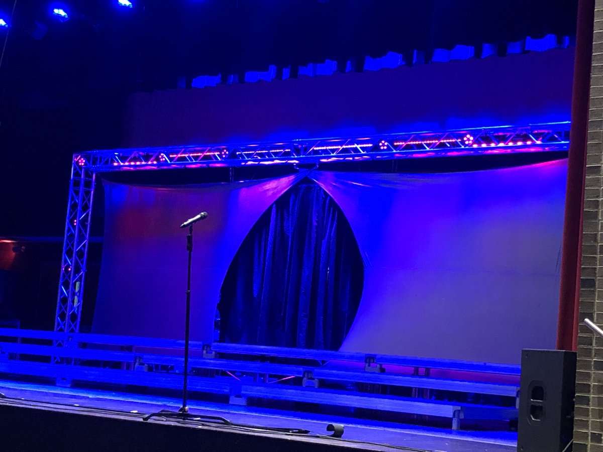 irishbenson53's tweet photo. FYI: The Diamond-Heat Moving Company is 4 for 4 on the lights all working today.  #HOFNumbers ⁦@dragondirector⁩ #muchimproved ⁦@ChoirsNphs⁩ ⁦@NPHSDragons⁩ ⁦⁦@VoelzJames⁩ https://t.co/WMWFI2MgLq