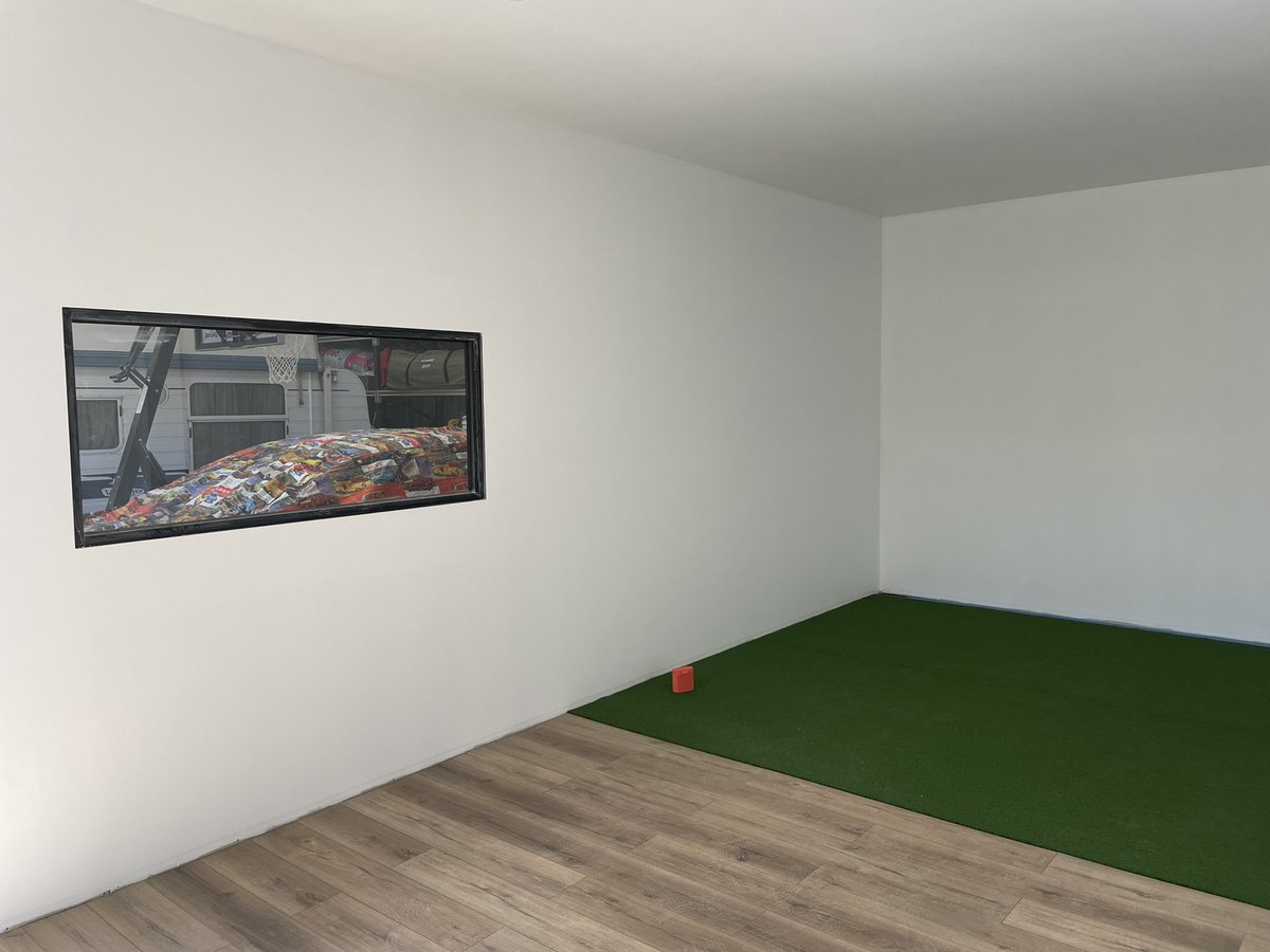 Bundy1979's tweet photo. @PfitznerMiles @SEN_track Pics of the golf sim https://t.co/dIU22Ix6SC