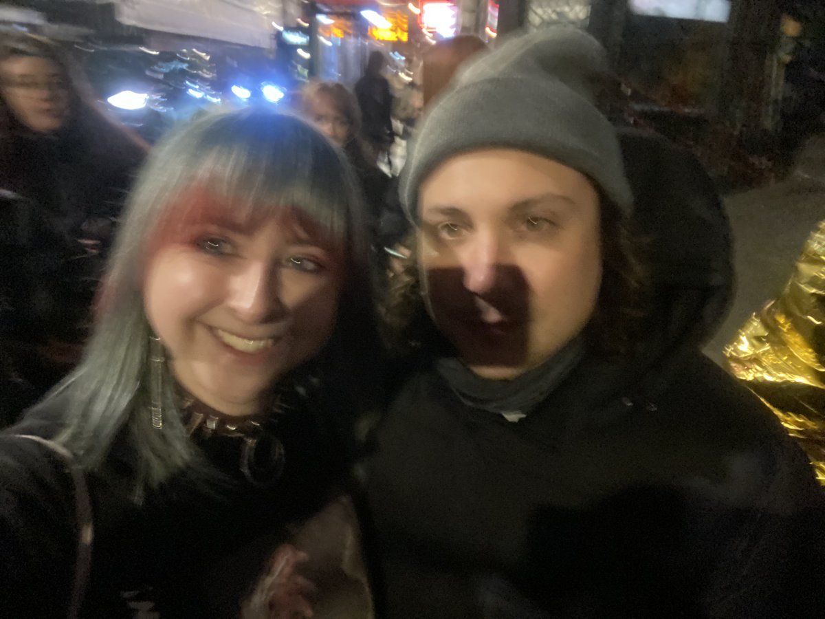 MayaBrowne1's tweet photo. Met Frank after the absolutely INCREDIBLE LS Dunes show and had a very lovely, engaging and also funny convo with him (the coke can was the only thing I had that was signable LOL) 

Truly the sweetest.

🎶🖤🎶 https://t.co/U4THVbEcme