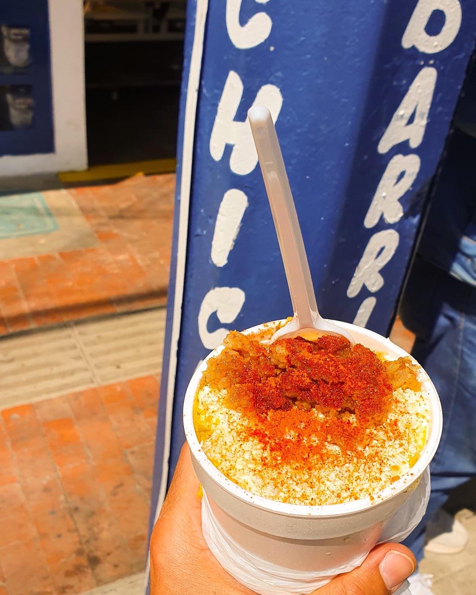 MadamePapita's tweet photo. #RogelioRedTacos Tacos y esquites en la #cuadramex en Bogota! Los rojos … y maíz tierno nacional. 🌮🌽 #MadamePapita https://t.co/gCN762yeNn https://t.co/GzdpwQicfz