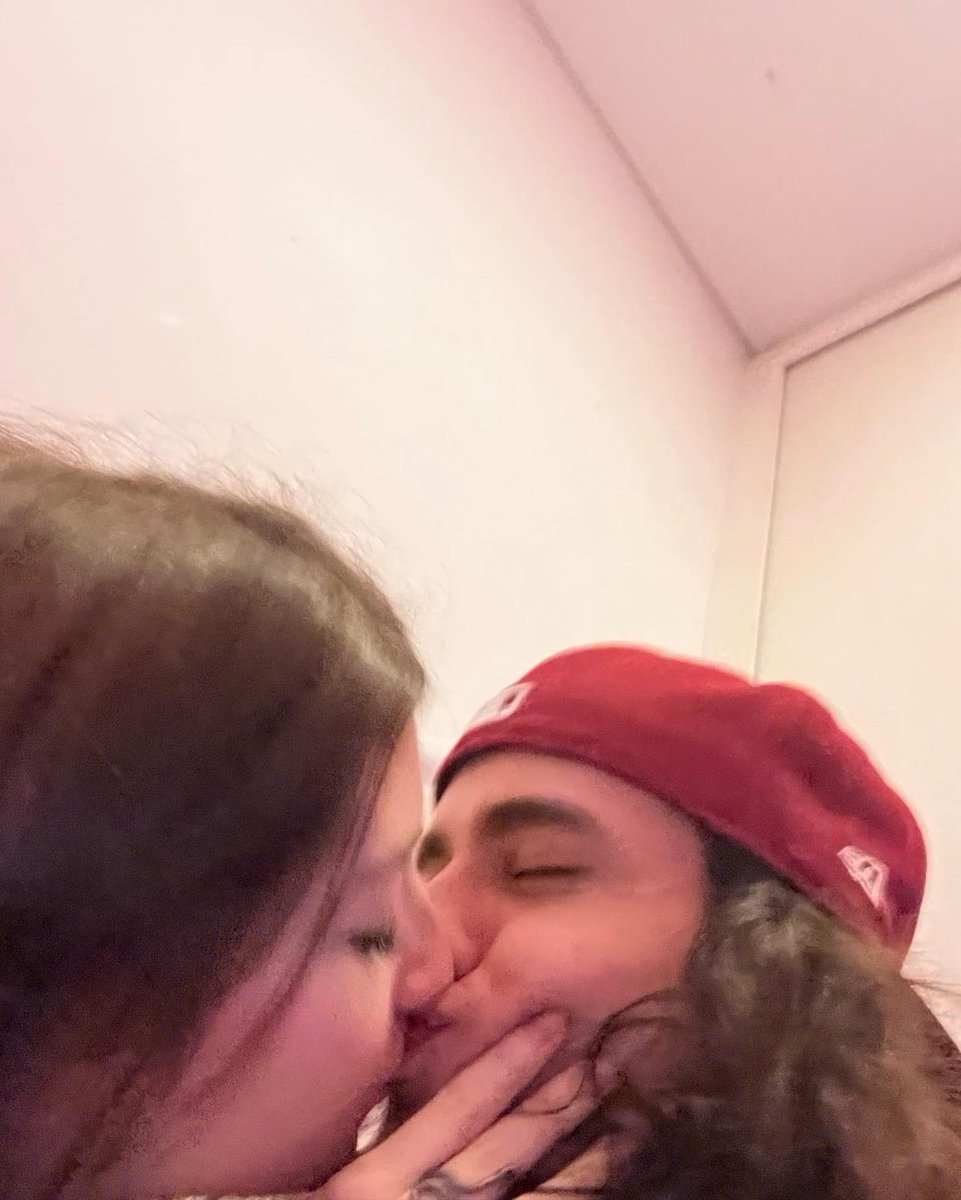 qual a chance da mesma pessoa ser a minha melhor amiga, ser a minha inspiração e agora também ser o meu amor?
