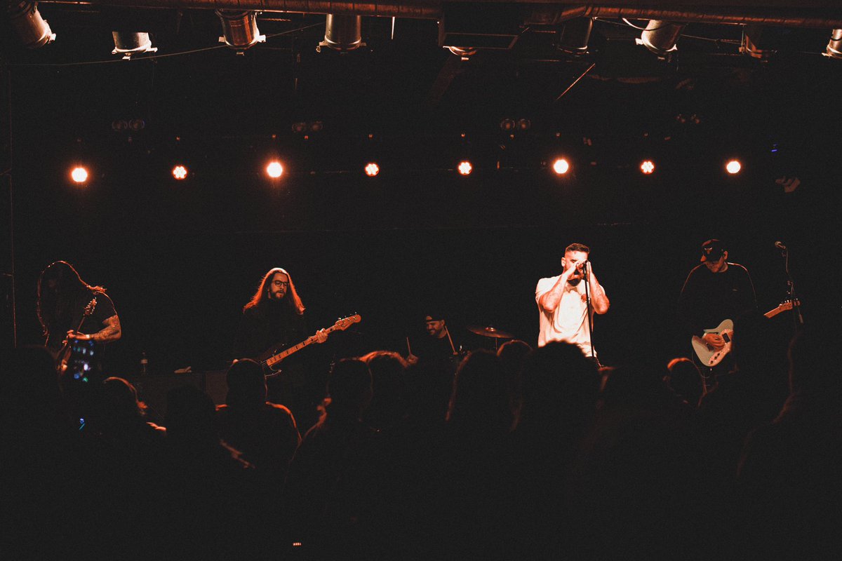 Last night was top tier. Thanks to all who braved the Illinois cold to catch us 🥹   

All hail the great and powerful 📸<a href="/JeremyMessmore/">Jeremy</a>📸 for capturing my good side.