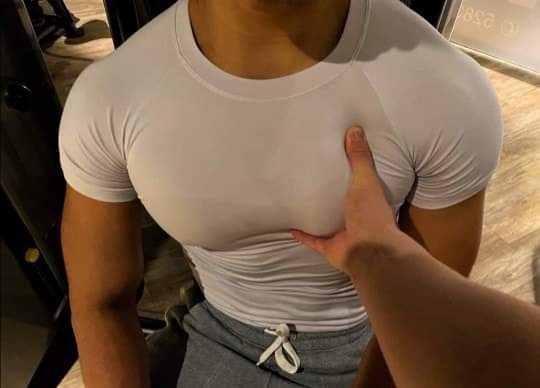 ᅠᅠ
ᅠᅠᅠᅠAhh . . . No crees que ya 
              estás 𝒕𝒐𝒄𝒂𝒏𝒅𝒐 de más ? ?
ᅠᅠ