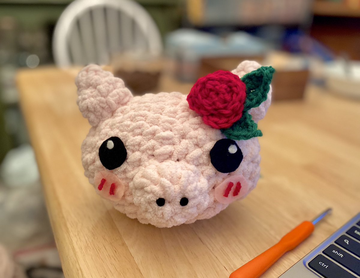 how’s it growin? PLEASE IT’S SO FREAKING CUTE 😭🥹🥹 i’ll make the body tomorrow 😫 i’m so ded from work  #RosemiLovelock #RoseBuds #GalleryOfRoses
