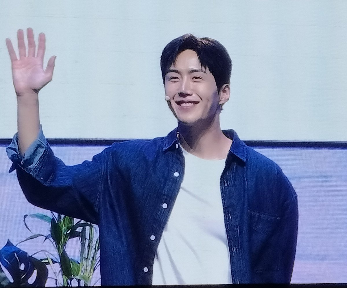 Margare31117630's tweet photo. I love to see you happy; it looks so good on you. I can't wait to see you again. Love you bb. 💙💙💙
#howtomoveon https://t.co/7yAg7NPaBI