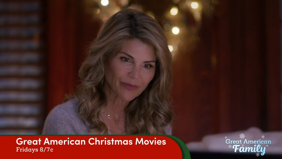 GAChatPodcast's tweet image. #LoriLoughlin is so beautiful. Not fair to the rest of us 😄  

 #FallIntoWinter