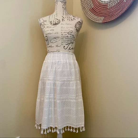 DeeGirdler's tweet photo. So good I had to share! Check out all the items I'm loving on @Poshmarkapp #poshmark #fashion #style #shopmycloset #aritzia #lunamoon: https://t.co/cq17LXrwWr https://t.co/WUiyiXdSQ4