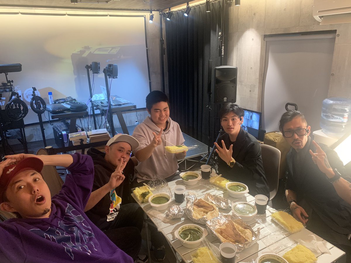 MekPiisua's tweet photo. インボーロンジャー 1号

ミチニイ @legendof3000 

が

最新のリリックを引っさげて

新宿の #HighUnitTokyo スタジオへ

仮レコーディングしに来た🎙✨

韻暴論者

2曲目

良い感じに制作

進んでます✨✨

🔉

16:20 pm
Shinjuku Tokyo
2023 1 29 https://t.co/gDWe59qxTO