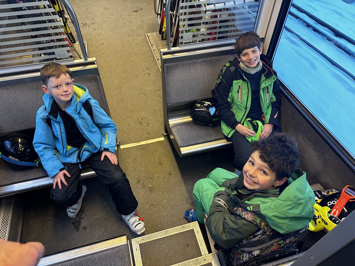 Having travelled across Switzerland on the train, the  <a href="/RGSGuildford/">RGS Guildford</a> ski racers are in #Wengen for <a href="/DHOWengen/">DHO Wengen</a> International Schoolboys’ Races. Training Day 1 #BrightandEarly #OntheTrain <a href="/SkischuleScheid/">Skischule Scheidegg</a>