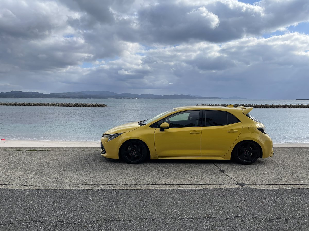 Jvt2gBHdghoYXRJ's tweet photo. ＃トヨタ
＃TOYOTA
＃カローラ
＃カローラスポーツ
＃カローラツーリング
＃カローラセダン
＃全塗装
＃y56
＃黄色
＃黄色い車
やっぱり角島はぼっちでした笑
これから黄色いカローラをよろしくお願いします☺️☺️ https://t.co/cJDWA5FQuB