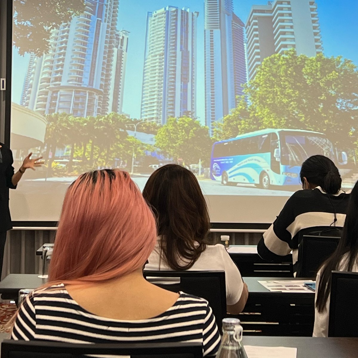 AcademicWorldTH's tweet photo. ✨งาน 𝗔𝘂𝘀𝘁𝗿𝗮𝗹𝗶𝗮 𝗦𝘁𝘂𝗱𝘆 𝗗𝗮𝘆🇦🇺เริ่มแล้ว‼✨พร้อมข้อมูลสุด 𝙚𝙭𝙘𝙡𝙪𝙨𝙞𝙫𝙚 จาก 𝐈𝐦𝐚𝐠𝐢𝐧𝐞 𝐄𝐝𝐮𝐜𝐚𝐭𝐢𝐨𝐧 สำหรับน้อง ๆ ที่สนใจไป��รียนภาษาอังกฤษระยะสั้น/ยาว หรือสายวิชาชีพ

พี่ ๆ เอาภาพบรรยากาศจากในงานมาฝาก ใครอยาก #เรียนต่อออสเตรเลีย งานนี้คือเป๊ะ! ครบเลย!! https://t.co/v9A6LnPi2k