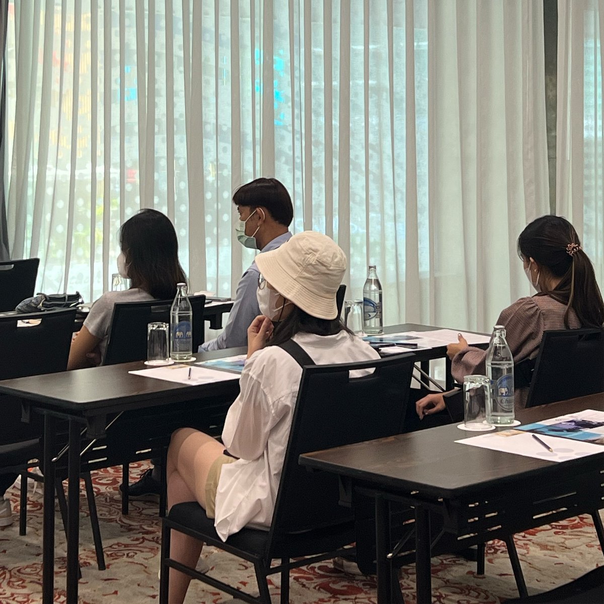 AcademicWorldTH's tweet photo. ✨งาน 𝗔𝘂𝘀𝘁𝗿𝗮𝗹𝗶𝗮 𝗦𝘁𝘂𝗱𝘆 𝗗𝗮𝘆🇦🇺เริ่มแล้ว‼✨พร้อมข้อมูลสุด 𝙚𝙭𝙘𝙡𝙪𝙨𝙞𝙫𝙚 จาก 𝐈𝐦𝐚𝐠𝐢𝐧𝐞 𝐄𝐝𝐮𝐜𝐚𝐭𝐢𝐨𝐧 สำหรับน้อง ๆ ที่สนใจไป��รียนภาษาอังกฤษระยะสั้น/ยาว หรือสายวิชาชีพ

พี่ ๆ เอาภาพบรรยากาศจากในงานมาฝาก ใครอยาก #เรียนต่อออสเตรเลีย งานนี้คือเป๊ะ! ครบเลย!! https://t.co/v9A6LnPi2k