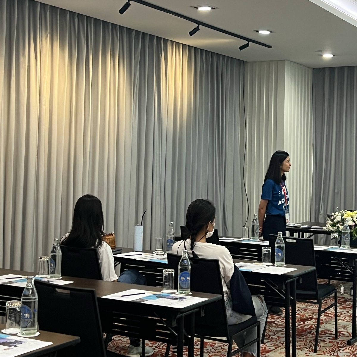 AcademicWorldTH's tweet photo. ✨งาน 𝗔𝘂𝘀𝘁𝗿𝗮𝗹𝗶𝗮 𝗦𝘁𝘂𝗱𝘆 𝗗𝗮𝘆🇦🇺เริ่มแล้ว‼✨พร้อมข้อมูลสุด 𝙚𝙭𝙘𝙡𝙪𝙨𝙞𝙫𝙚 จาก 𝐈𝐦𝐚𝐠𝐢𝐧𝐞 𝐄𝐝𝐮𝐜𝐚𝐭𝐢𝐨𝐧 สำหรับน้อง ๆ ที่สนใจไป��รียนภาษาอังกฤษระยะสั้น/ยาว หรือสายวิชาชีพ

พี่ ๆ เอาภาพบรรยากาศจากในงานมาฝาก ใครอยาก #เรียนต่อออสเตรเลีย งานนี้คือเป๊ะ! ครบเลย!! https://t.co/v9A6LnPi2k
