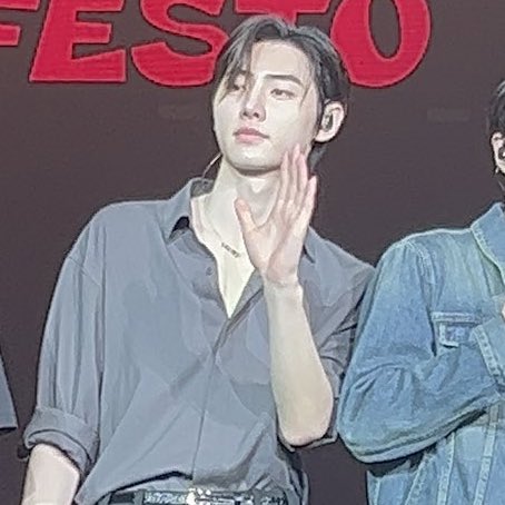 prodshn's tweet photo. so attractive omg #sunghoon https://t.co/gN6coEJSH2