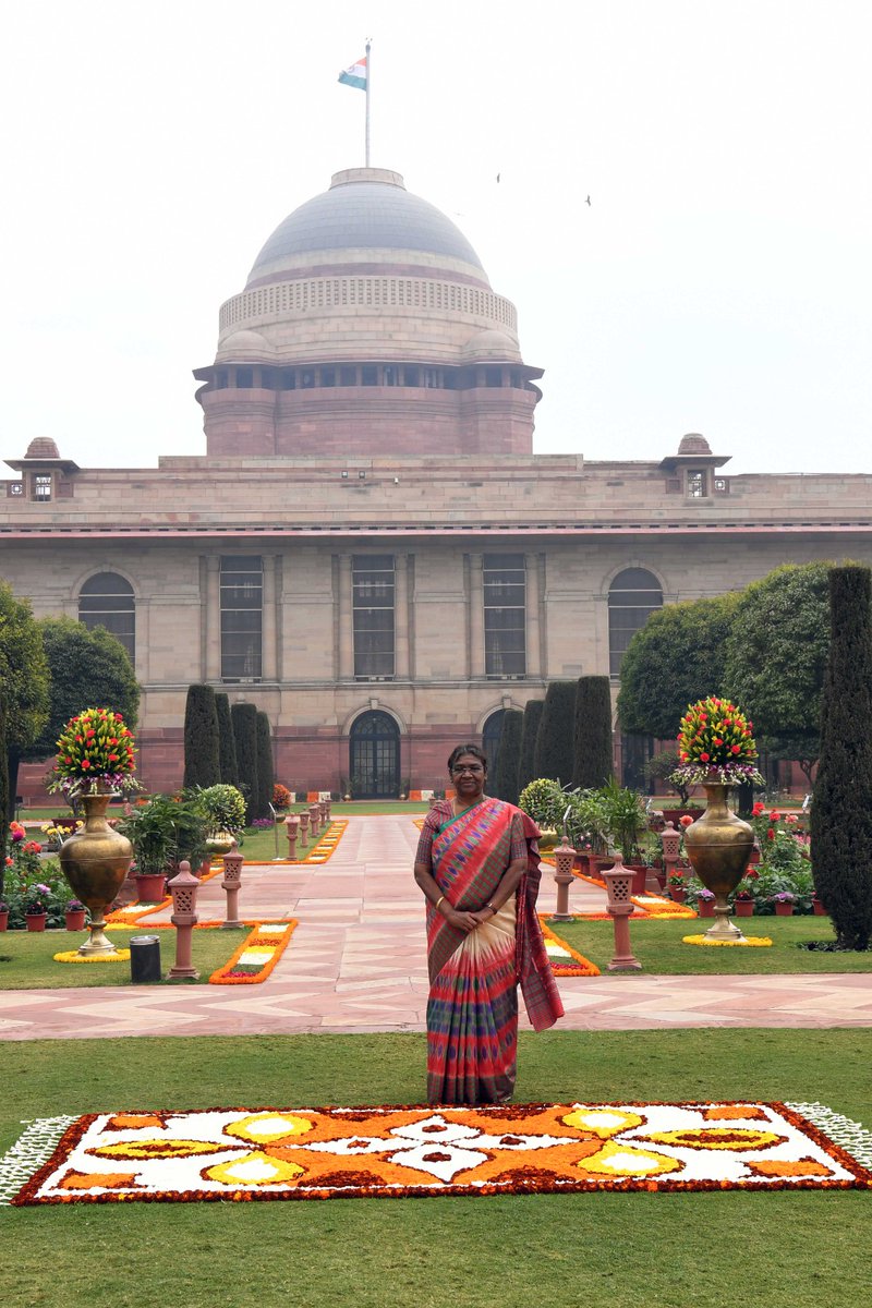 rashtrapatibhvn's tweet photo. President Droupadi Murmu graced the opening of the Amrit Udyan at Rashtrapati Bhavan.

All are invited to visit the Amrit Udyan from January 31, 2023 to March 26, 2023. @RBVisit

https://t.co/Wesus2fFhL https://t.co/gPPdnCFhzP
