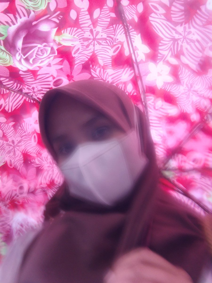 saegaa10's tweet photo. Ini kameranya kena air hujan kok malah jadi bagus https://t.co/SMoWiho5Cn