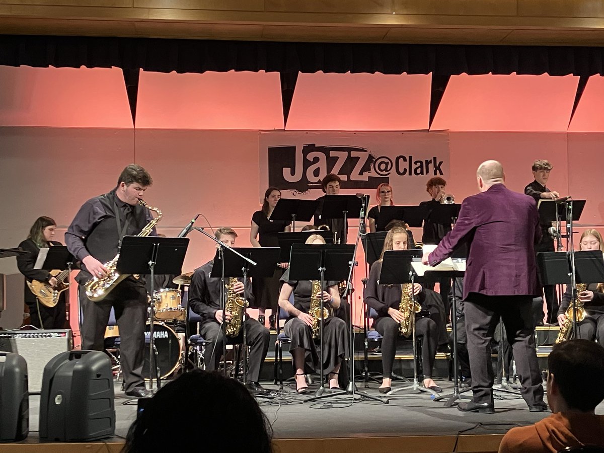 CarinnOrmson's tweet photo. Day 2 of Clark Jazz was even better! Both bands from Heritage played great and Mountain View jazz 1 won the sweepstakes award! @evergreenps @MVBandOrch @ViewCrew360 @Heritage_HS https://t.co/hoOdVyBtcF