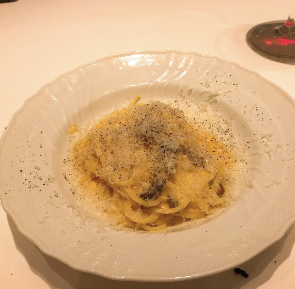 kico_black88's tweet photo. 📍六本木『la Brianza』
黒トリュフを器から溢れるくらい目の前で削って頂けるトリュフのグラタンが絶品。
コースでもリーズナブルなお値段で、コスパ◎
デートにも女子会にも使えそう!
#labrianza #六本木イタリアン #六本木グルメ #六本木 #グルメ #トリュフ #黒トリュフ #トリュフのグラタン https://t.co/rAcaMRspCQ
