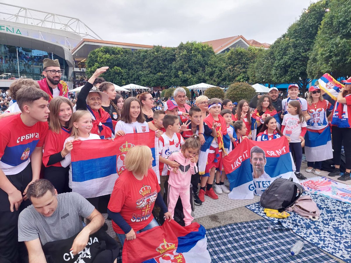 ozmo_sasa's tweet photo. Atmosphere from outside Rod Laver Arena. #AustralianOpen https://t.co/9tXjzan3WT