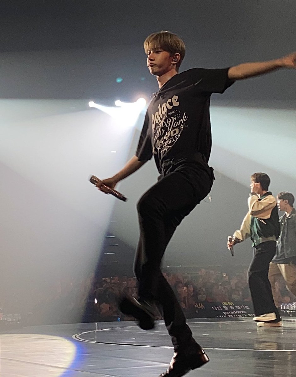 archiveoflhs's tweet image. this look is insane    #heeseung