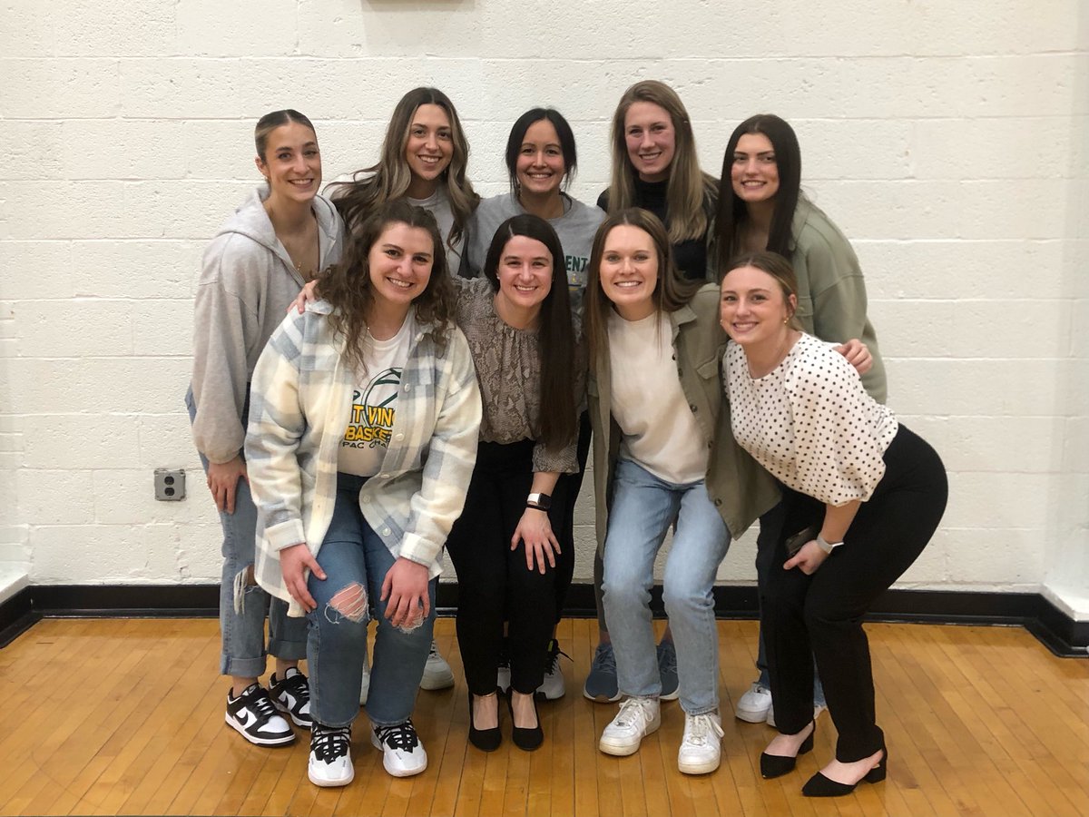 CoachJB1968's tweet photo. Members of 19’ PAC champs pod a visit to the weight room today. Made my day. Allowed me to be part of a great season and cut a net down. Very special group to me. @MySaintVincent @SVC_Bearcats  Thank you for stopping. https://t.co/3tZLybZcYY