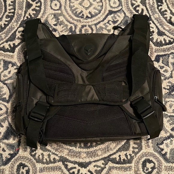 Elizabe93072609's tweet photo. So good I had to share! Check out all the items I'm loving on @Poshmarkapp #poshmark #fashion #style #shopmycloset #alienware #minnetonka #columbia: https://t.co/aA3RNA2dpn https://t.co/2RGMxo0dke
