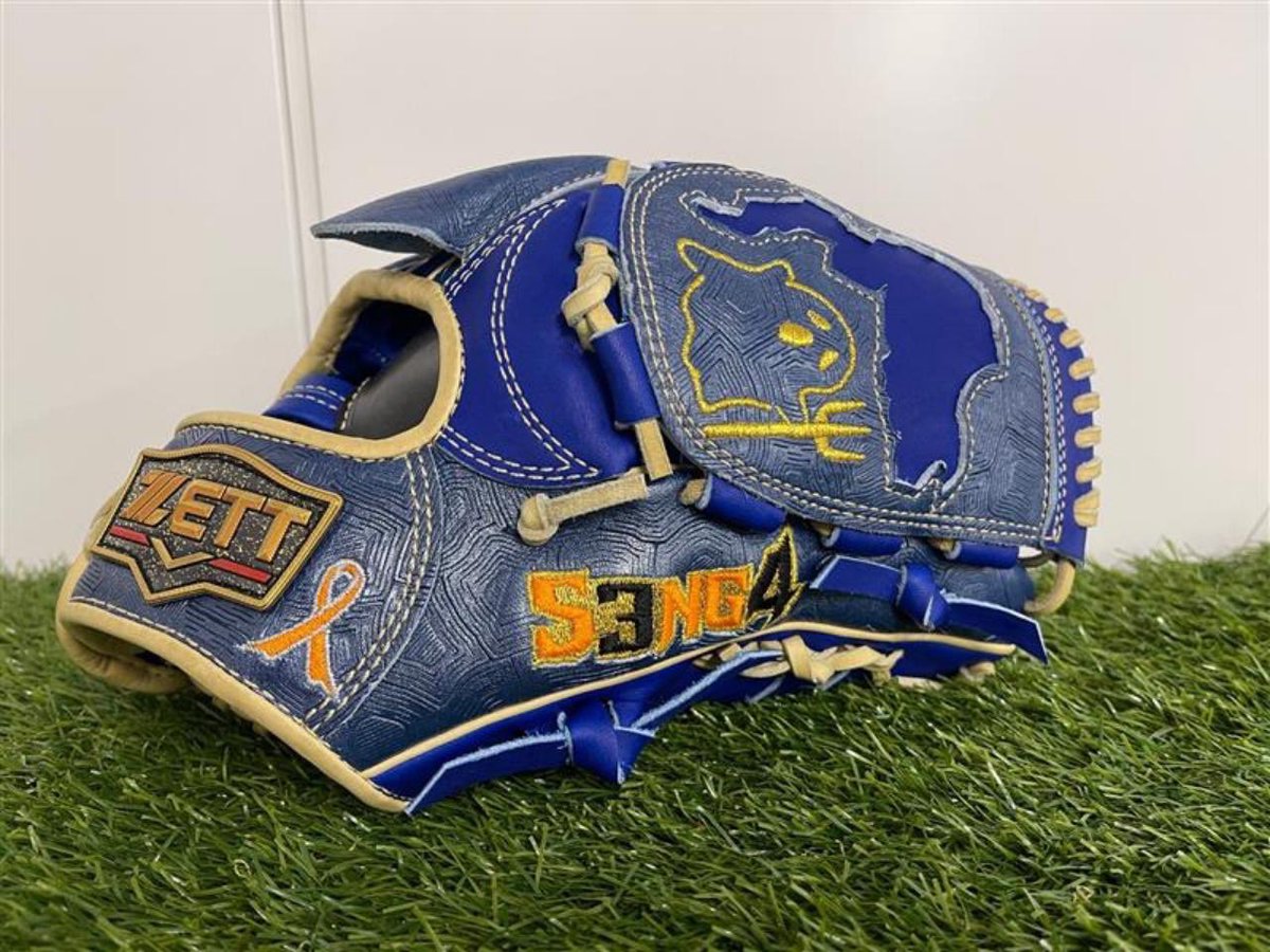 SNY_Mets's tweet photo. Kodai Senga's custom gloves 🔥

(via @kodaisenga) https://t.co/GnX4HEZsiY