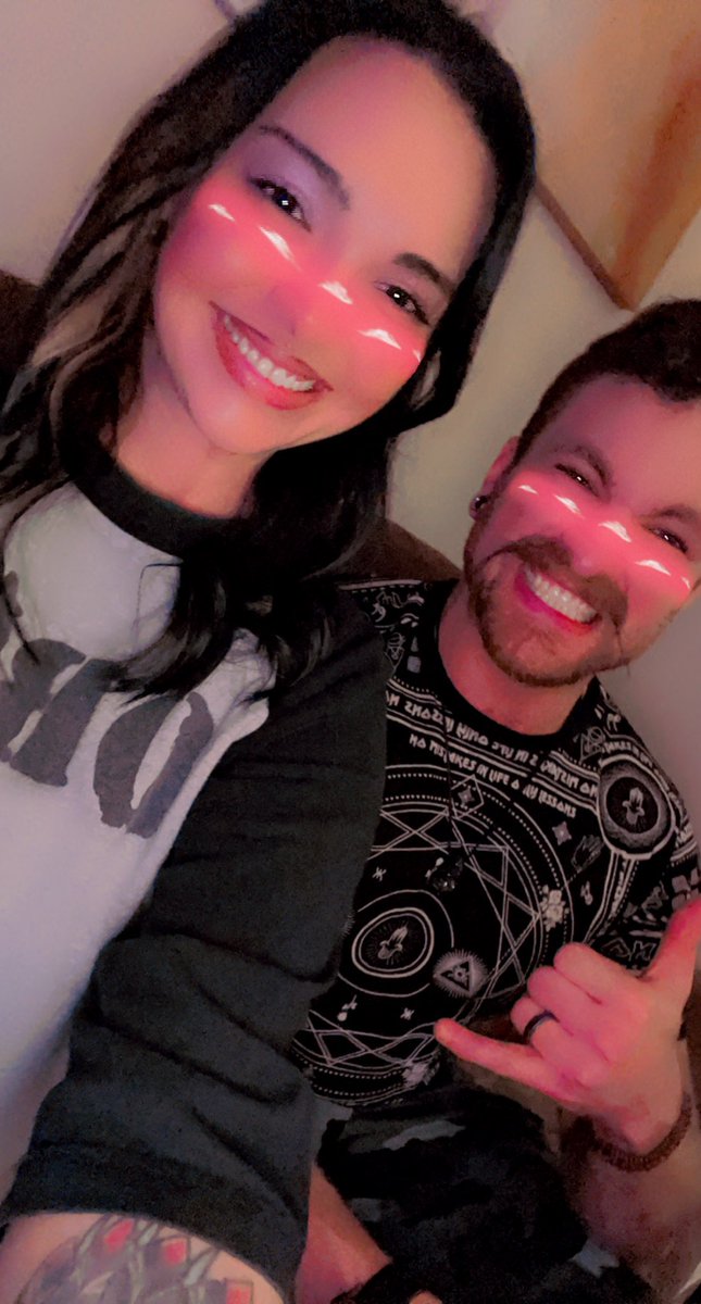 bulbashine's tweet image. My bubby, my sissy, my baby 😘 HERE’S TO THIRTY FECKING YEARS AND TO A THOUSAND MORE 🙌🏼💚