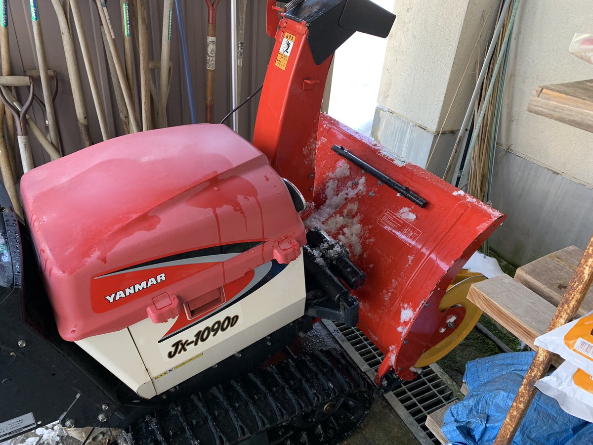 今日は昼まで除雪機で雪開け。
飛ばしに行きたい‼︎