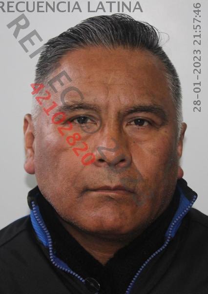 Hoy la televisión ha transmitido en vivo el asesinato de Víctor Santiesteban Yacsavilca, 55 años, en Lima.

Un proyectil le impactó en la cabeza, mientras estaba al lado de un grupo de periodistas, desde donde no se ejercía violencia.

¡¿Quién responde por esto?!