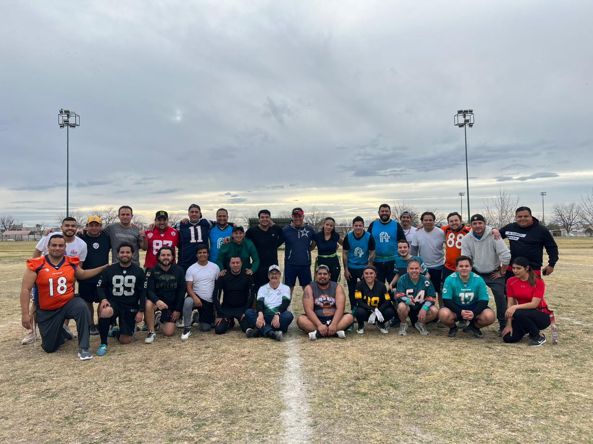 Qué buen tochito con la banda de amigos de la prensa y el reconocimiento para el coach Gaytán #MediaBowl
