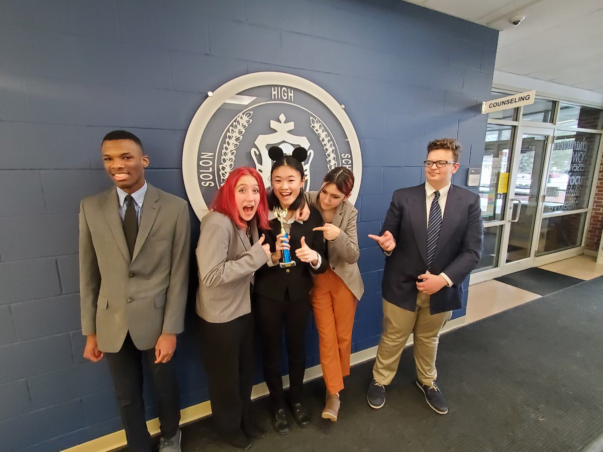 BereaMidpark4n6's tweet photo. And in a moment we won't soon forget, Elizabeth Chen (9) was crowned (literally!) the TOURNAMENT CHAMPION in Original Oratory!! 🏆👏🥳 #BeTitansTogether #OHspeaks #CLEspeaks #HardWorkPays #ProudofYou https://t.co/zJWHOOd7ZF