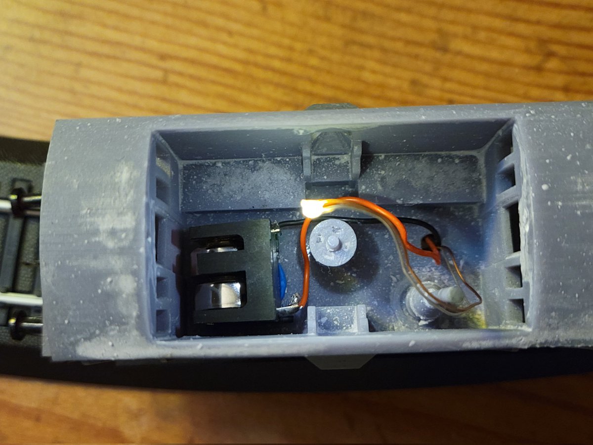 starpool295's tweet photo. Very proud of the LEDs I wired up in my brake van!
#thomasthetankengine #thomasandfriends #thomas #brakevan #homodeling #rollingstock #ledlights https://t.co/sHLlSpD3pR