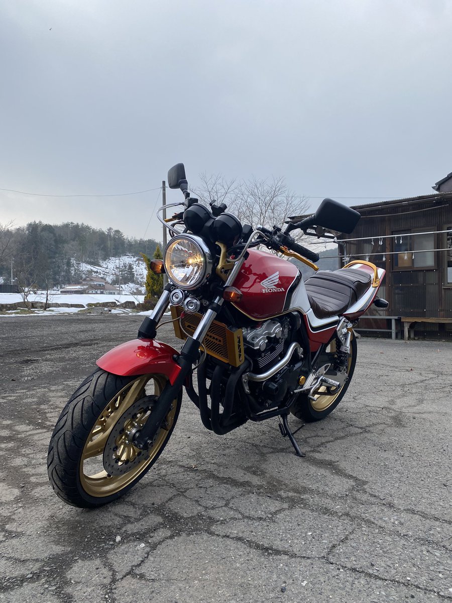 keitadayo_n's tweet photo. バイクと年齢変わったので
またよろしくお願いします

名前:ケータ
性別:男
年齢:20
車種:cb400sf nc39
好き:スーフォア

#バイク乗りと繋がりたい 
#cb400sf
#nc39 https://t.co/9bZBLSRYcU