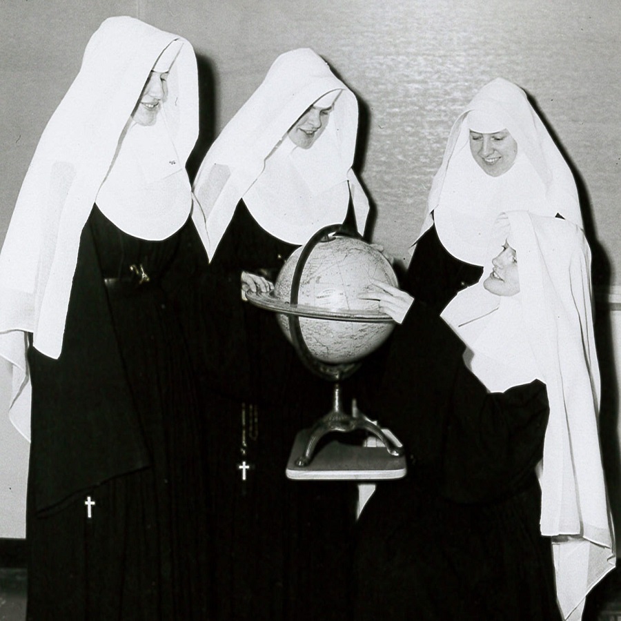 NunsHolding's tweet photo. Religious Sisters of the Sisters of Mercy @SistersofMercy examining a globe. Historical photo from the Sisters' Facebook page at https://t.co/AONU9rytyq. https://t.co/XEjvsPlibY