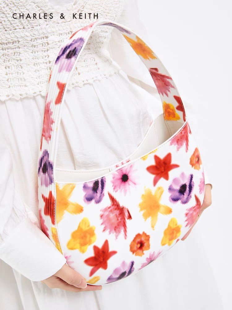 PreonyStore's tweet photo. #Preony_CharlesKeith 

กระเป๋า CHARLES &amp; KEITH 💐
สี Multi / Yellow
2350 รวมส่งในไทย

#Preony #CharlesKeith #พรีจีน #พรีออเดอร์จีน #กระเป๋า #พรีกระเป๋า #กระเป๋าCharlesandKeith https://t.co/kMWTb51idV