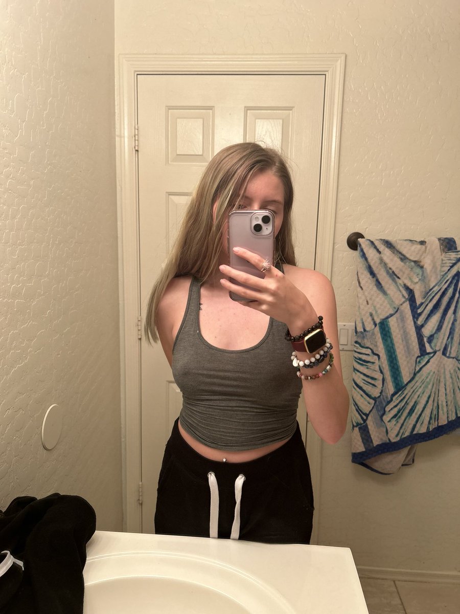 roseheartsssof's tweet image. If you wanna see more subscribe to my free onlyfans🫶🏼